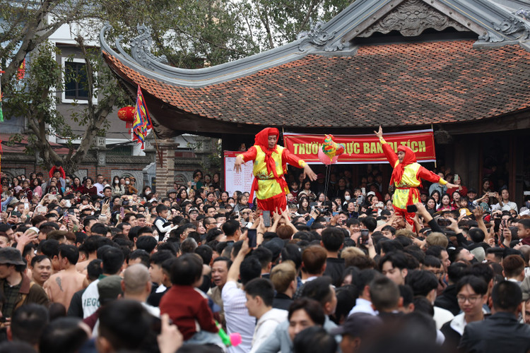 Bien nguoi tham gia Le hoi ruoc phao lang Dong Ky-Hinh-10