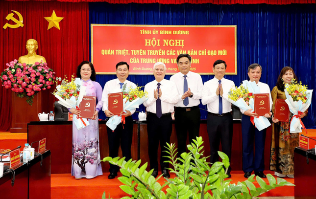 Ban Bi thu Trung uong Dang chuan y nhan su 6 tinh-Hinh-2