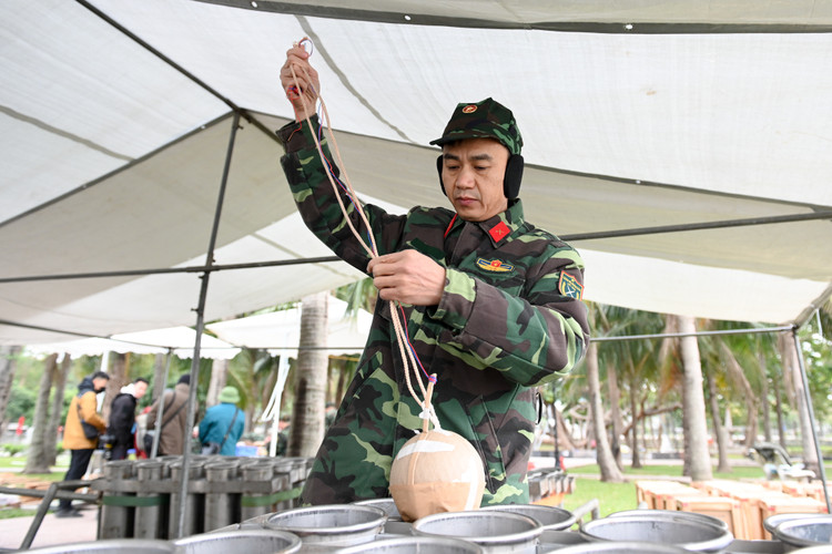 Tran dia phao hoa o Ha Noi san sang cho dem Giao thua-Hinh-5