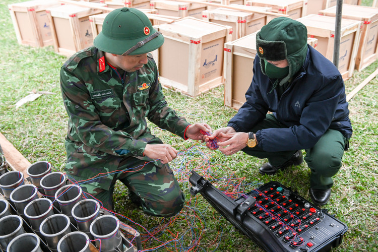 Tran dia phao hoa o Ha Noi san sang cho dem Giao thua-Hinh-8