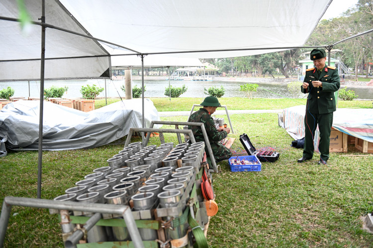 Tran dia phao hoa o Ha Noi san sang cho dem Giao thua-Hinh-3