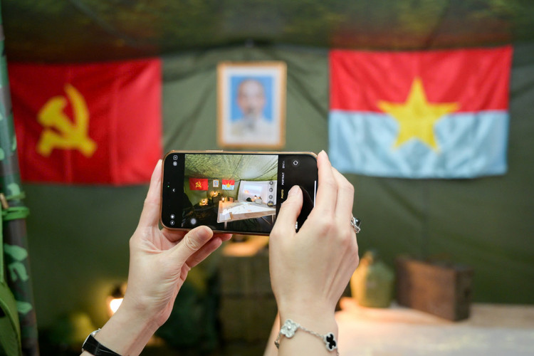 Trai nghiem cong nghe dac biet tai Trien lam tuong tac cua Bao Nhan Dan-Hinh-6