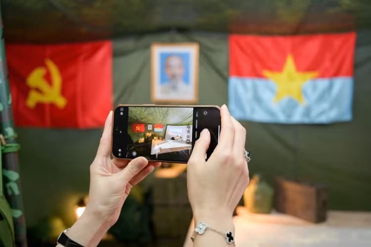 Trai nghiem cong nghe dac biet tai Trien lam tuong tac cua Bao Nhan Dan-Hinh-6