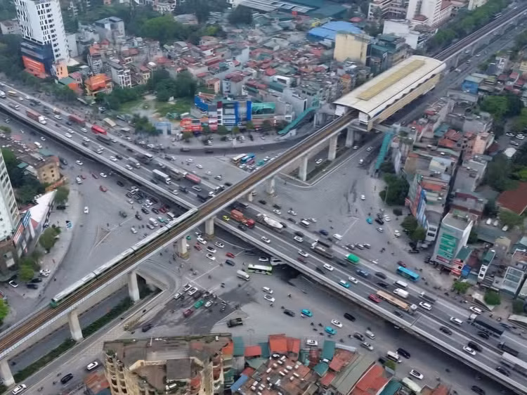 Nguoi dan un un tro ve Ha Noi som de tranh tac duong-Hinh-7