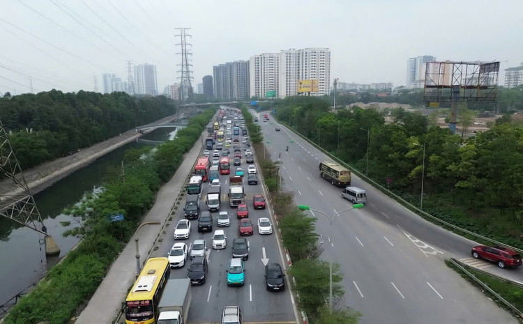 Nguoi dan un un tro ve Ha Noi som de tranh tac duong-Hinh-9
