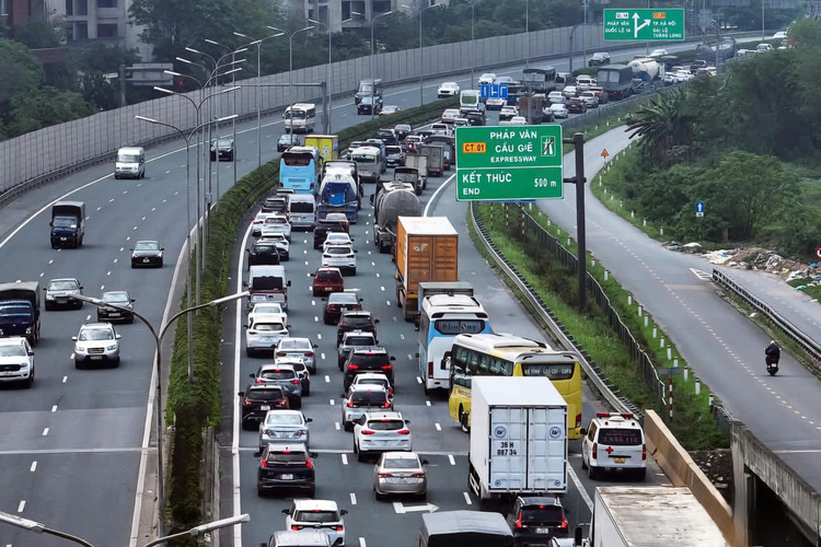 Nguoi dan un un tro ve Ha Noi som de tranh tac duong-Hinh-5