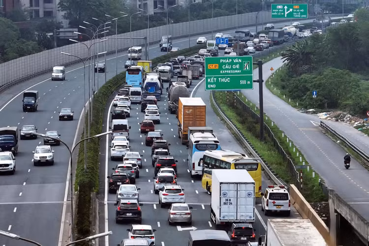 Nguoi dan un un tro ve Ha Noi som de tranh tac duong-Hinh-5