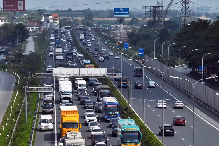 Nguoi dan un un tro ve Ha Noi som de tranh tac duong-Hinh-6