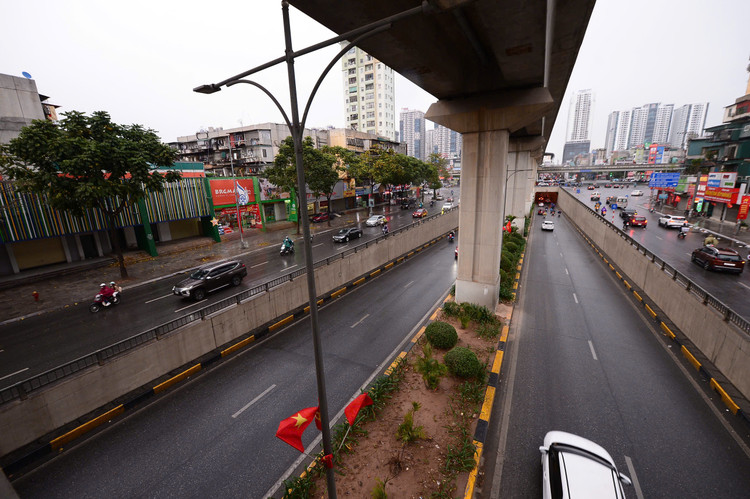 Ngay 27 Tet, giao thong Ha Noi khac la khien ai cung ngo ngang-Hinh-2