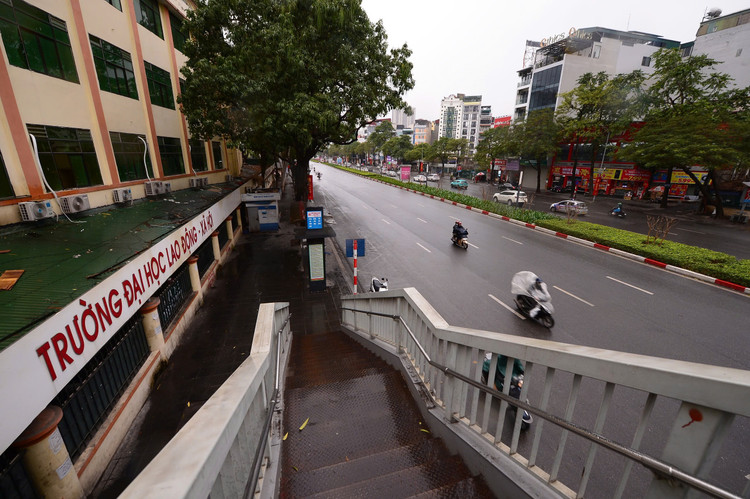 Ngay 27 Tet, giao thong Ha Noi khac la khien ai cung ngo ngang-Hinh-9