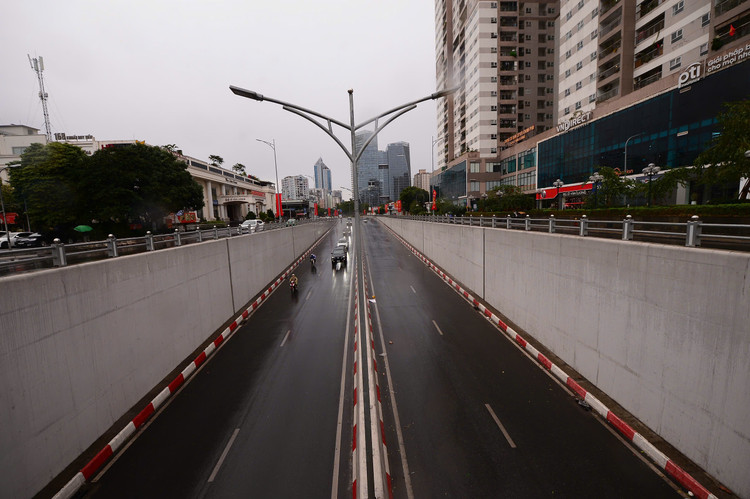 Ngay 27 Tet, giao thong Ha Noi khac la khien ai cung ngo ngang-Hinh-6