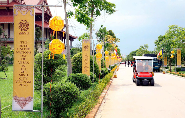 TP Ho Chi Minh: San sang chao mung dai le Vesak 2025-Hinh-4