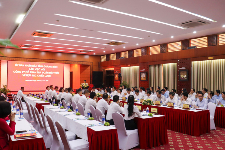 Quang Binh va Cong ty CP Tap doan Mat Troi ky ket ban ghi nho hop tac-Hinh-2