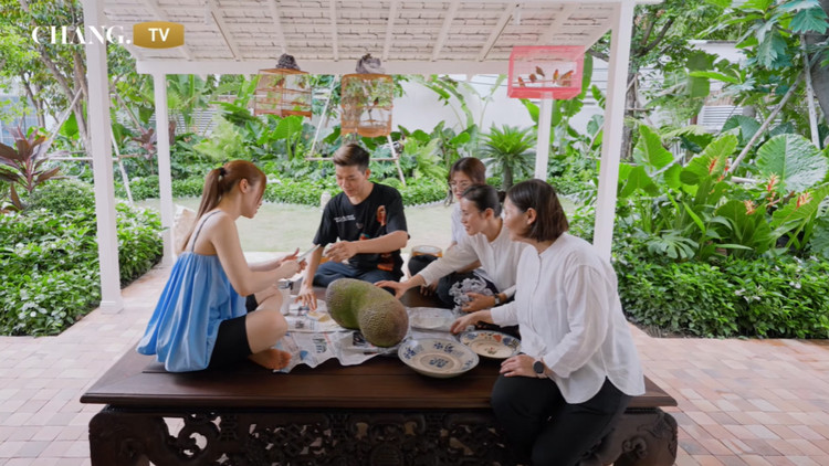 San vuon xanh muot trong biet thu trieu do cua Chi Bao - Ly Thuy Chang-Hinh-9