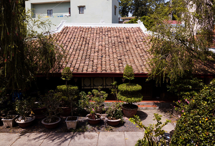 Chiem nguong nha co tram tuoi dep “vuot thoi gian” o Binh Duong