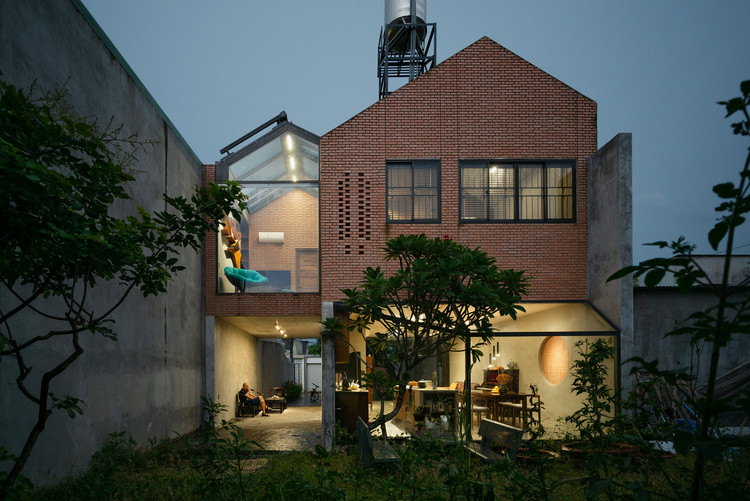 Chiem nguong ngoi nha gach moc, dep mien che o Dong Nai