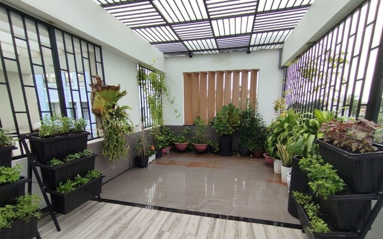 Khu vuon xanh muot tren san thuong nha Hua Minh Dat - Lam Vy Da-Hinh-4