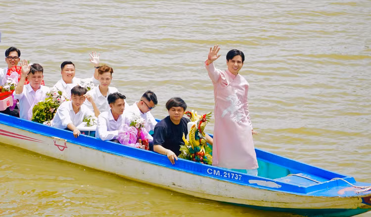 Ben trong biet thu 23 ty “dep nhu tranh ve” cua Ho Quang Hieu-Hinh-2