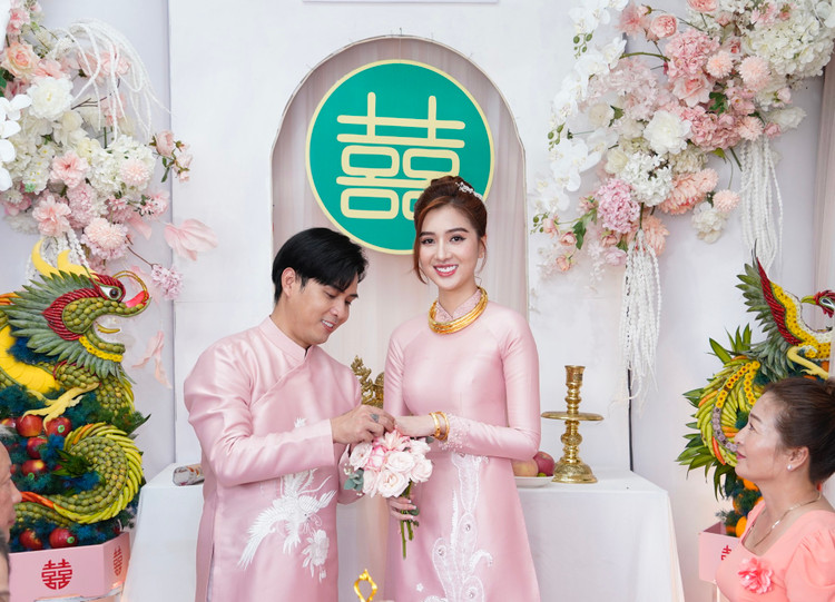 Ben trong biet thu 23 ty “dep nhu tranh ve” cua Ho Quang Hieu