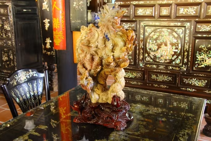 Ben trong ngoi nha co voi hang tram “bau vat” doc nhat mien Tay-Hinh-9