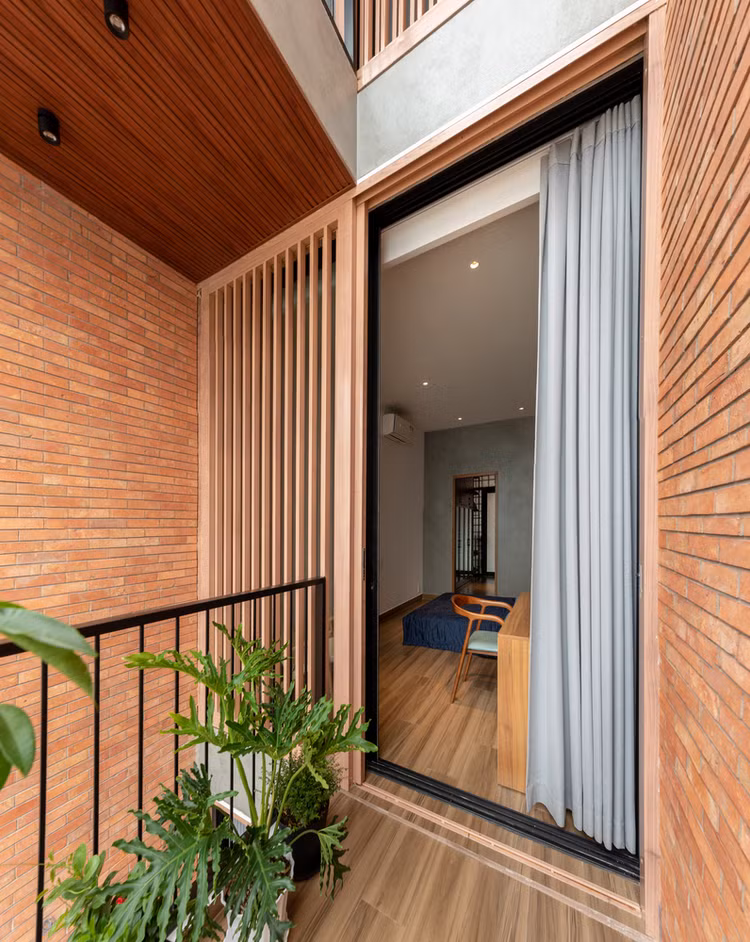 Nha ong hep ngang chi 3,5m van ngap nang den tung goc-Hinh-10