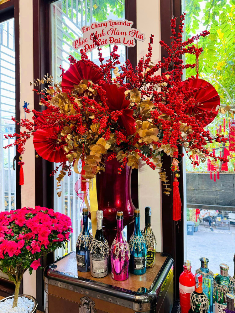 Can canh biet thu ruc sac hoa don Tet cua Dam Vinh Hung-Hinh-7