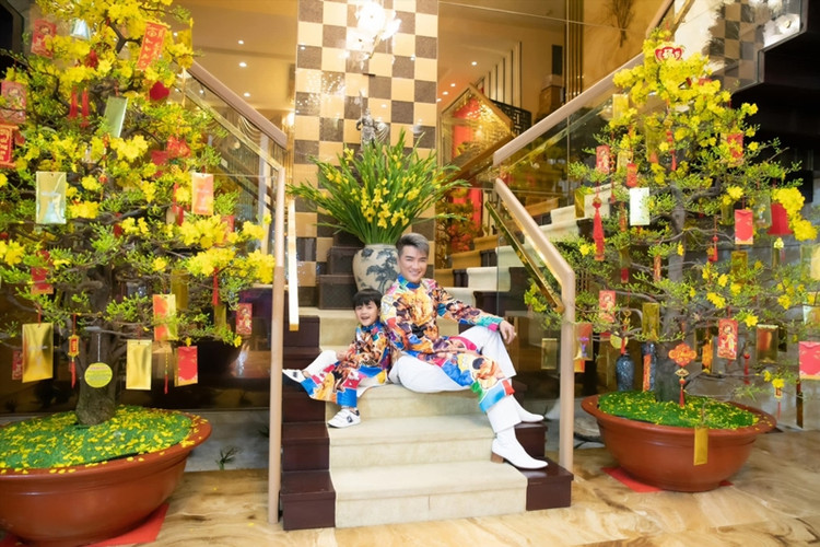 Can canh biet thu ruc sac hoa don Tet cua Dam Vinh Hung-Hinh-10