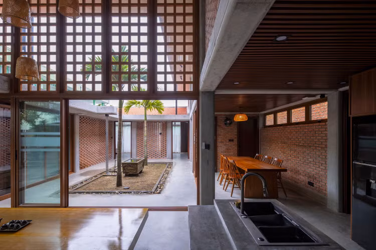 Bi vay tu phia, nha trong ngo van tran ngap anh sang-Hinh-5