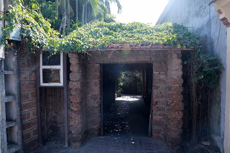 Co gi trong ngoi nha co gan 400 tuoi o Ha Noi?-Hinh-3