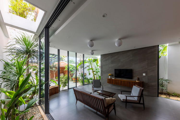 Thiet ke cua so tron, nha Lam Dong dep “nghieng nga” tren bao ngoai-Hinh-5