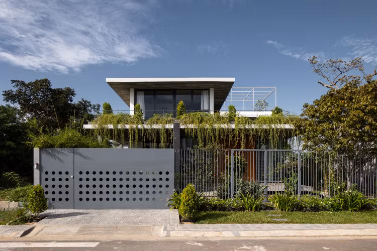 Kinh ngac ngoi nha 3 tang “bay anh sang” vao tung ngoc ngach