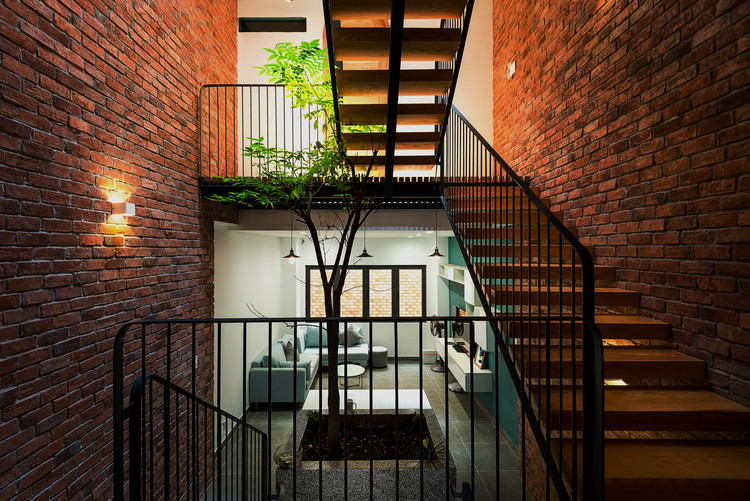 Danh 1/3 dien tich cho gieng troi, nha trong ngo ngap anh sang-Hinh-2