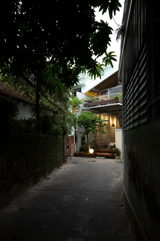 Quan ca phe ngap tran cay xanh giua xu Hue mong mo