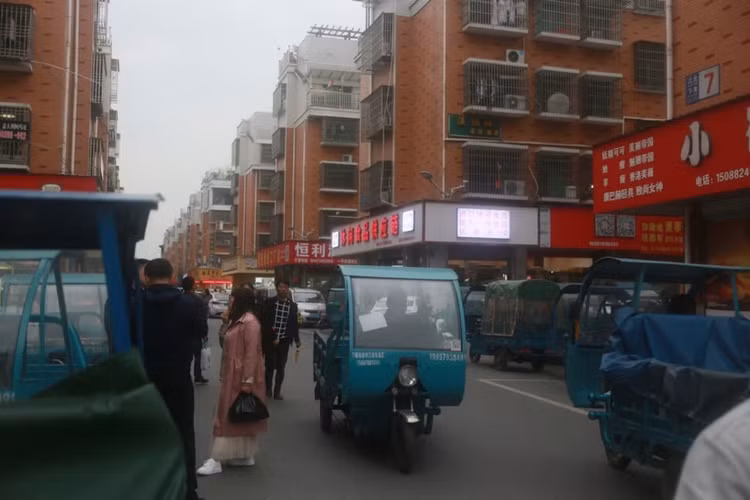 Bi an ben trong “ngoi lang ty phu” bong hoa “thi tran ma“-Hinh-11