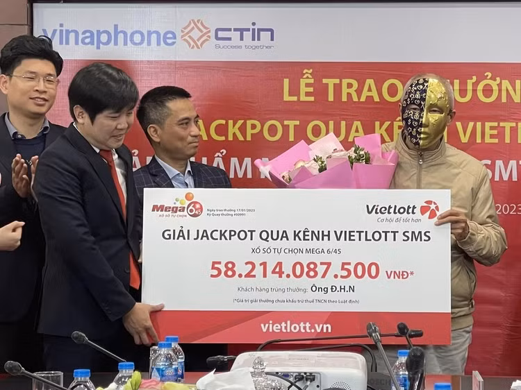 Trung Vietlott 73 ty: Diem mat nhung nguoi “nui tien roi trung dau“-Hinh-10