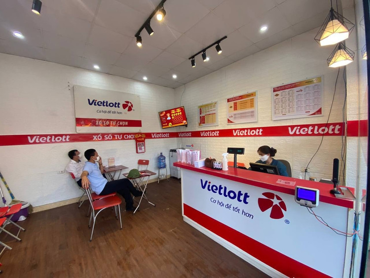 Trung Vietlott 73 ty: Diem mat nhung nguoi “nui tien roi trung dau“-Hinh-6