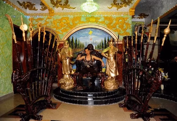 Biet thu dat vang 400 ty cua Ngoc Son co gi “khac nguoi“?-Hinh-10