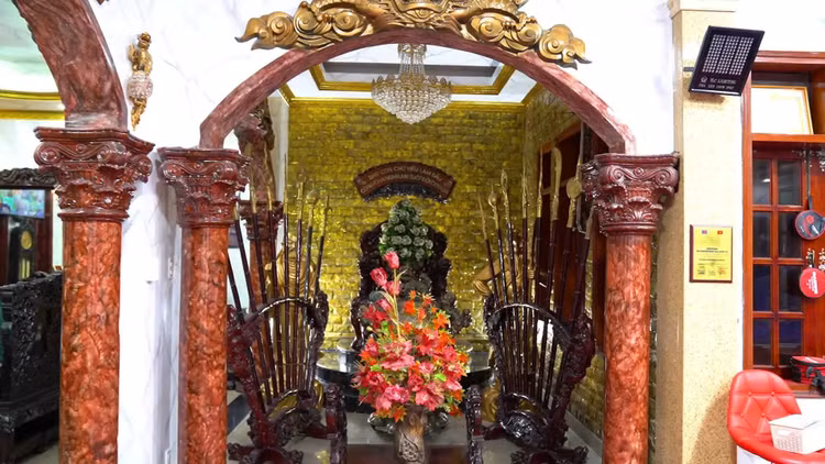 Biet thu dat vang 400 ty cua Ngoc Son co gi “khac nguoi“?-Hinh-8