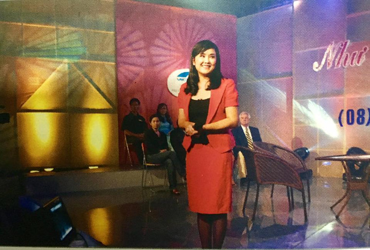 Ben trong trang trai dep nhu tranh ve cua BTV Thu Uyen