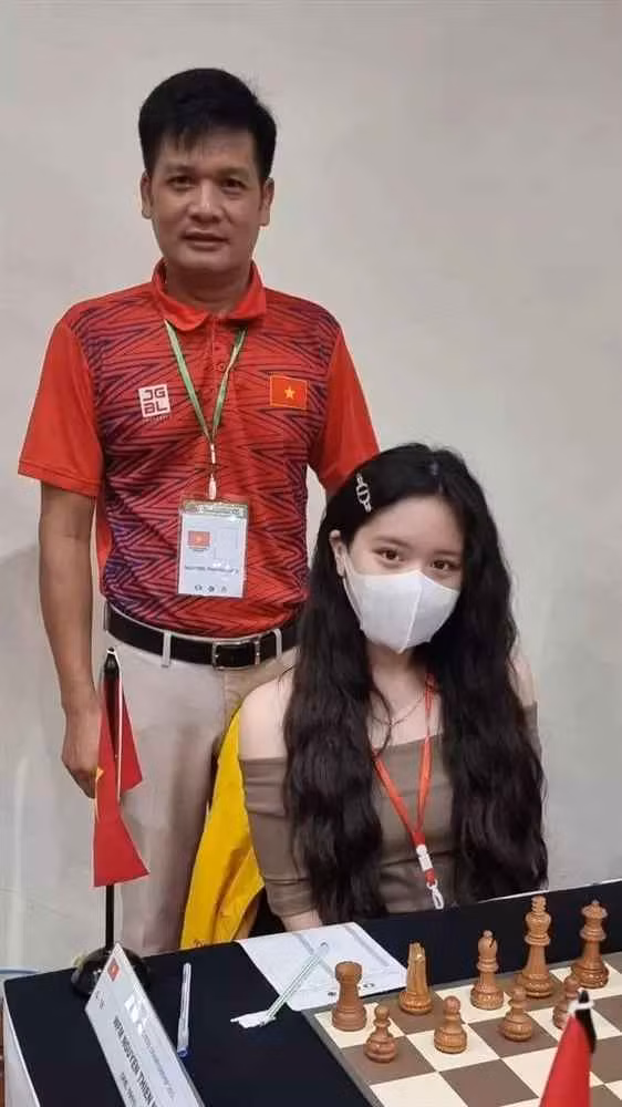 Đây cũng là lần đầu tiên có kỳ thủ Việt Nam giành được vị trí cao nhất về bộ môn Cờ vua trên thế giới.