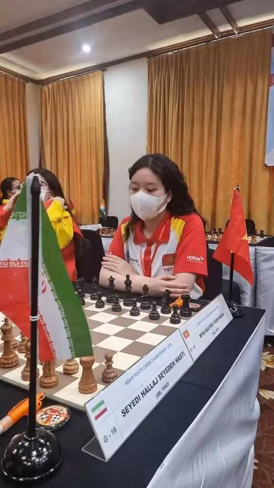 Đồng hành với Thiên Ngân ở giải đấu năm nay là người cha Nguyễn Thành Công.