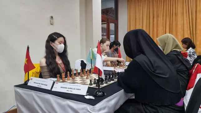 Ở giải đấu châu Á năm nay, Thiên Ngân được nhiều người chú ý vì vẻ ngoài xinh xắn, đáng yêu. Ở giải đấu châu Á năm nay, Thiên Ngân được nhiều người chú ý vì vẻ ngoài xinh xắn, đáng yêu.