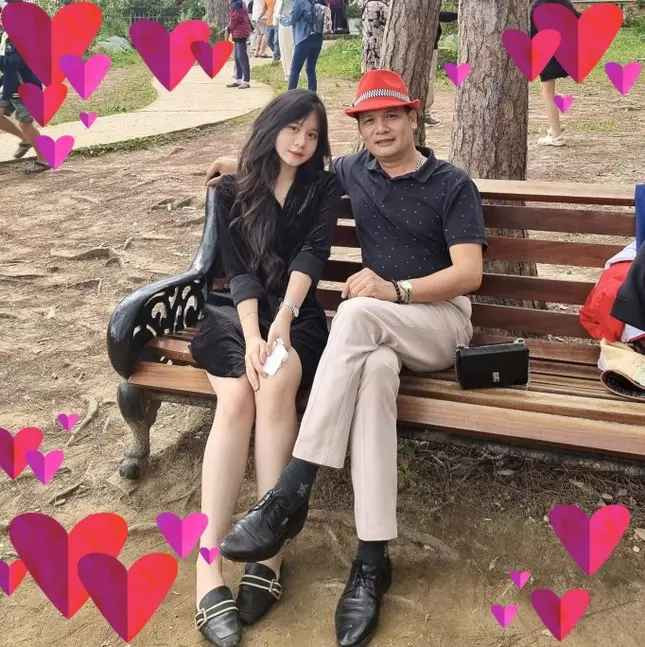 Bên cạnh Thiên Ngân, một cái tên cũng khiến bạn bè châu Á phải ngưỡng mộ là kỳ thủ Nguyễn Hồng Nhung. Bên cạnh Thiên Ngân, một cái tên cũng khiến bạn bè châu Á phải ngưỡng mộ là kỳ thủ Nguyễn Hồng Nhung.