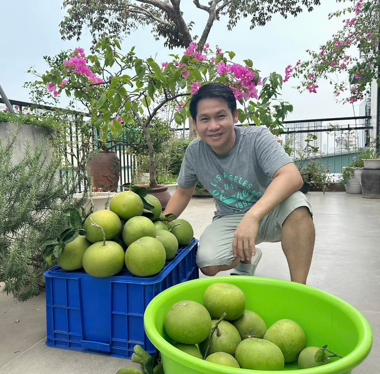 Can canh khu vuon san thuong triu qua trong nha ca si Trong Tan