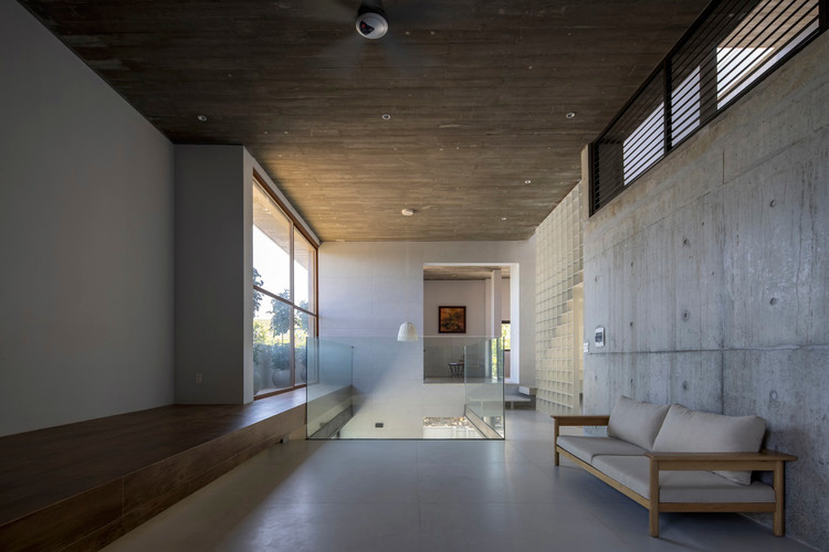 Doc dao ngoi nha xep chong tu hai khoi hinh chu nhat-Hinh-10