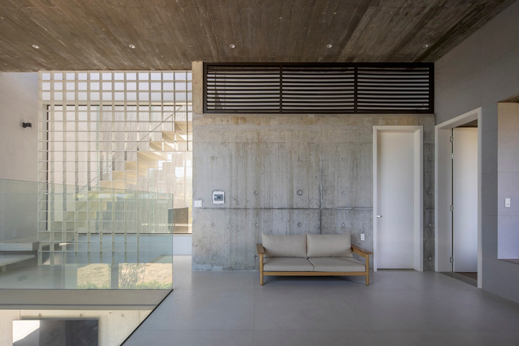 Doc dao ngoi nha xep chong tu hai khoi hinh chu nhat-Hinh-11