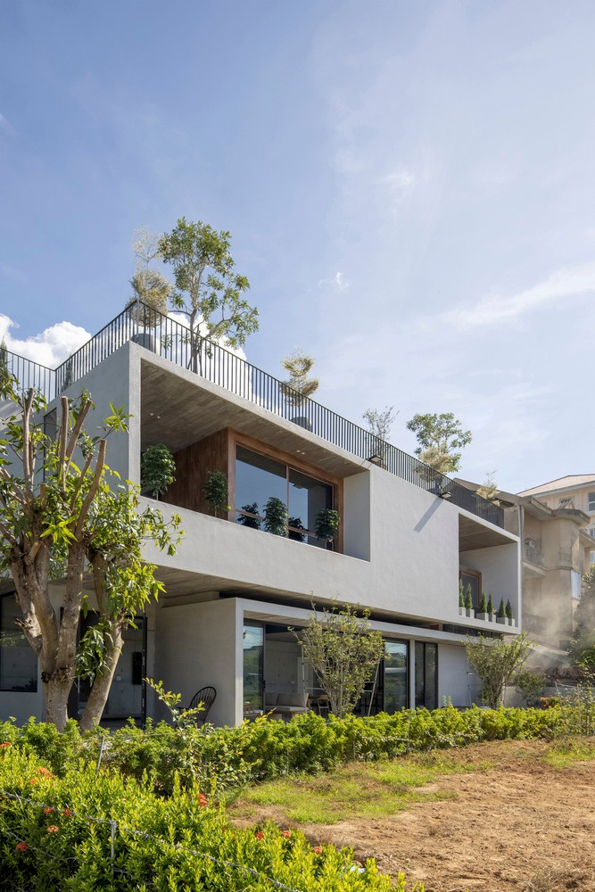 Doc dao ngoi nha xep chong tu hai khoi hinh chu nhat