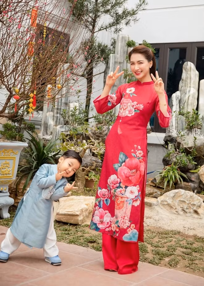 Biet thu 5 tang Hoa Minzy xay tang ba me tai que nha-Hinh-3