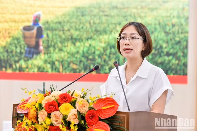 Bà Phan Linh Chi, Cục Phó Cục Du lịch quốc gia phát biểu tại lễ công bố dự án.