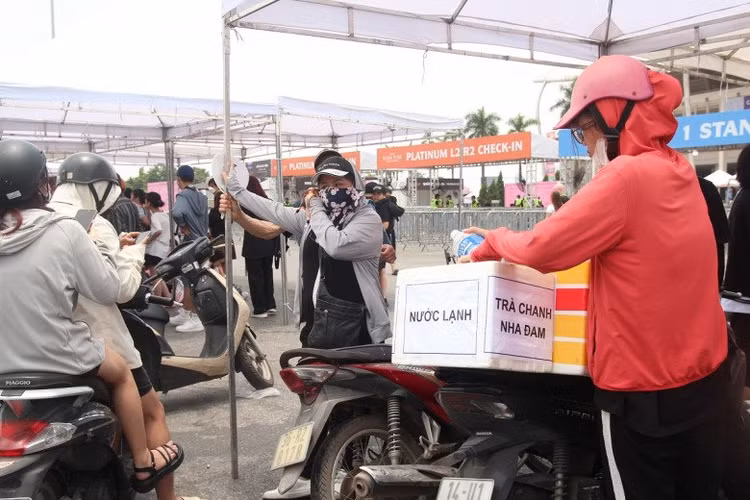 Nhung dich vu “hot bac” an theo show Blackpink-Hinh-3